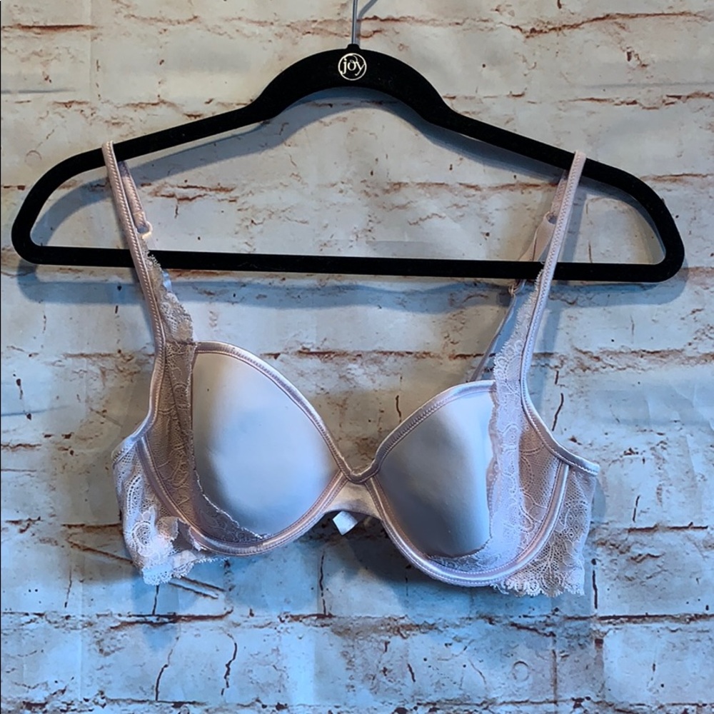 Victorias Secret light pink bra sz 36B underwire